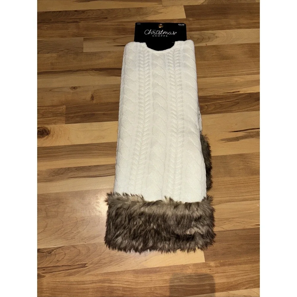 Christmas Shoppe Off White Cable Knit Fabric Plush Faux Fur Trim Tree Skirt 48
